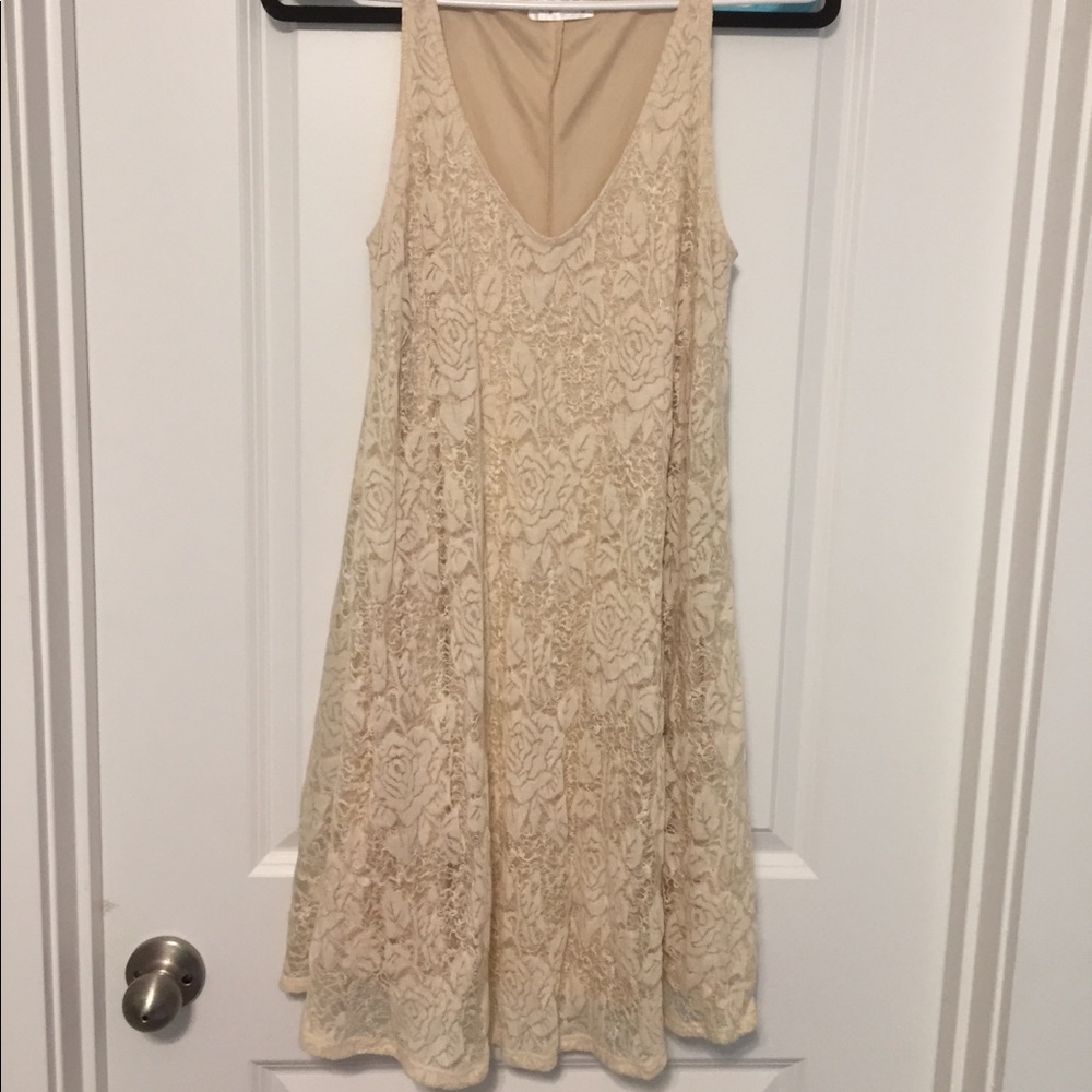Medium Champagne Lace Sleeveless Shift Dress